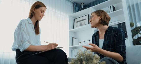 patient talking to a Gastroenterologist for counseling